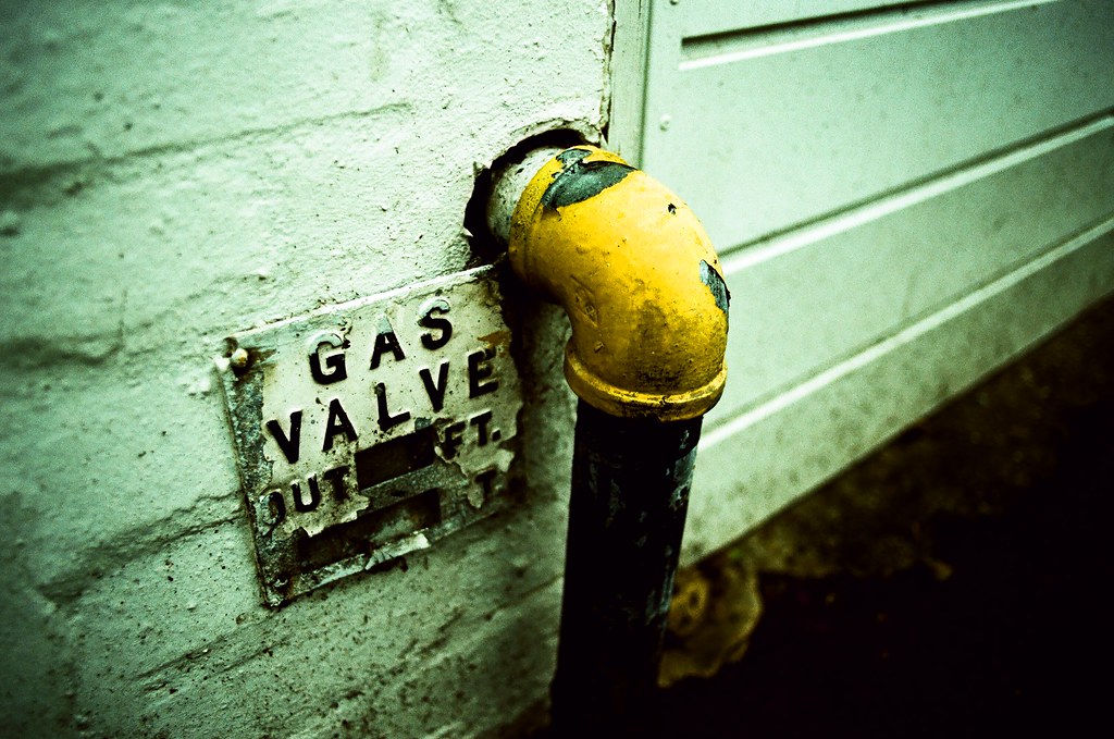 GAS VALVE OUTLET