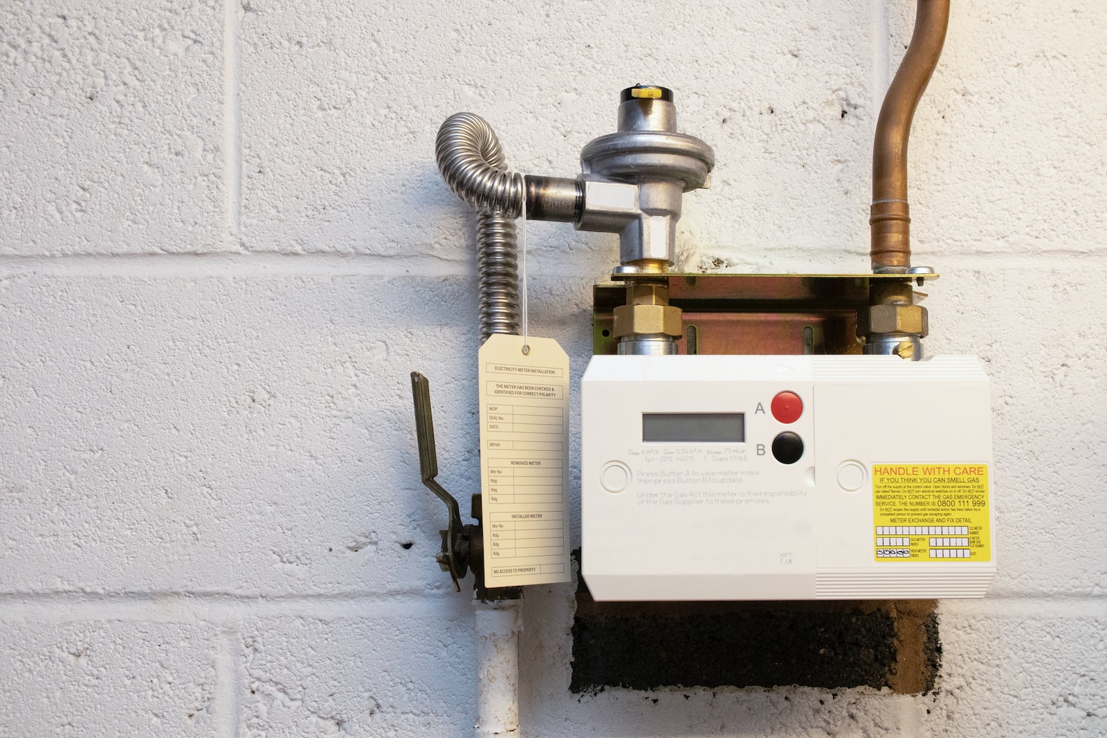 Photo by iMattSmart white and black water heater